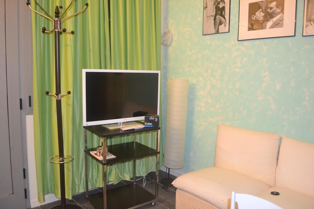 Casa Lory Apartment Болоня Стая снимка